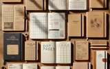 Plusieurs carnets posés les uns à côté des autres
